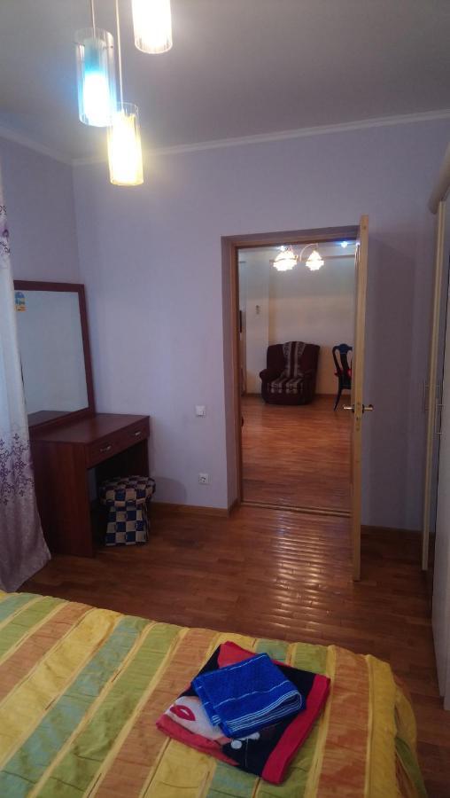 Apartment On Tole Bi Alma-Ata Exteriör bild